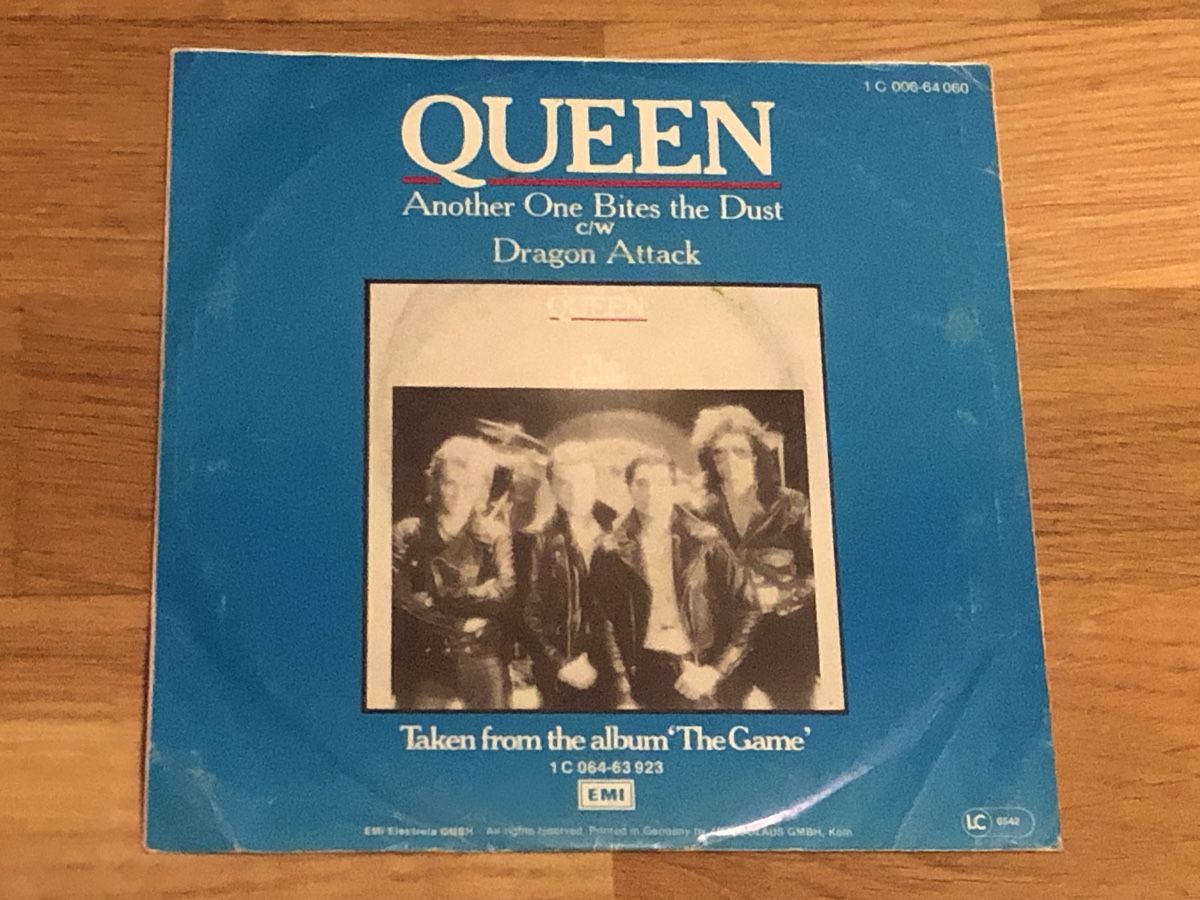 Schallplatten: Queen. 1980. Another One Bites The Dust – Gebraucht aus Faulensee von Mizuno06 1