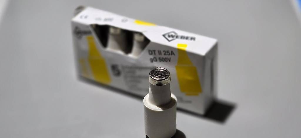 Alimentazione elettrica: Fusibles – Usato da Grandcour venduto da Yox 4