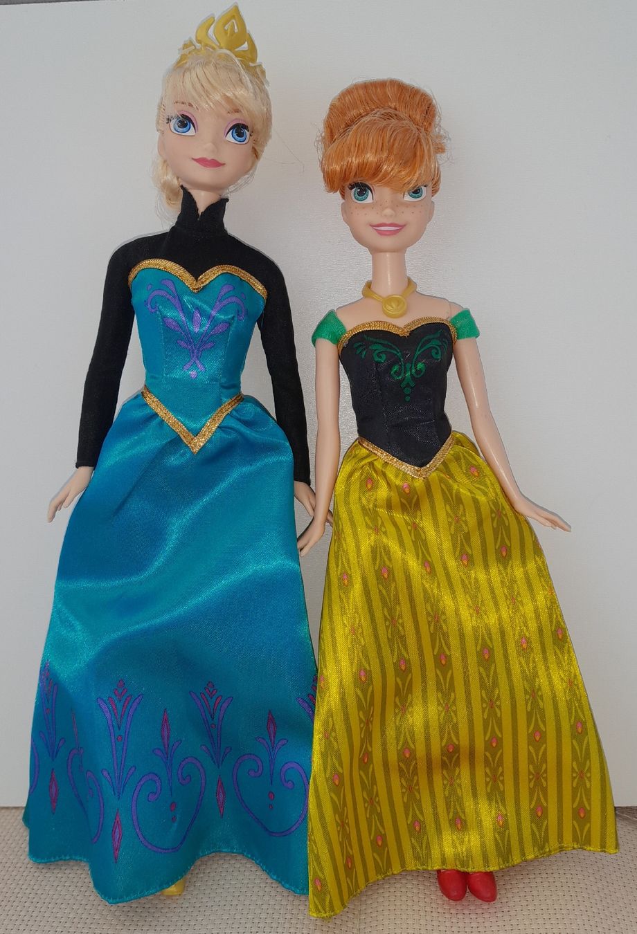 Disney Bambole: Elsa und Anna – Nuovo (secondo la descrizione) da Alchenflüh venduto da roh_6xk8