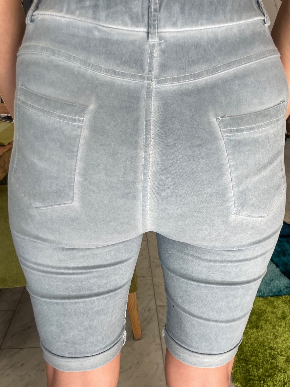 Pantaloni: italienische kurze Hose hellblau Baumwolle/Elastan Gr.S/M – Usato da Küssnacht am Rigi venduto da Monimaus03 1