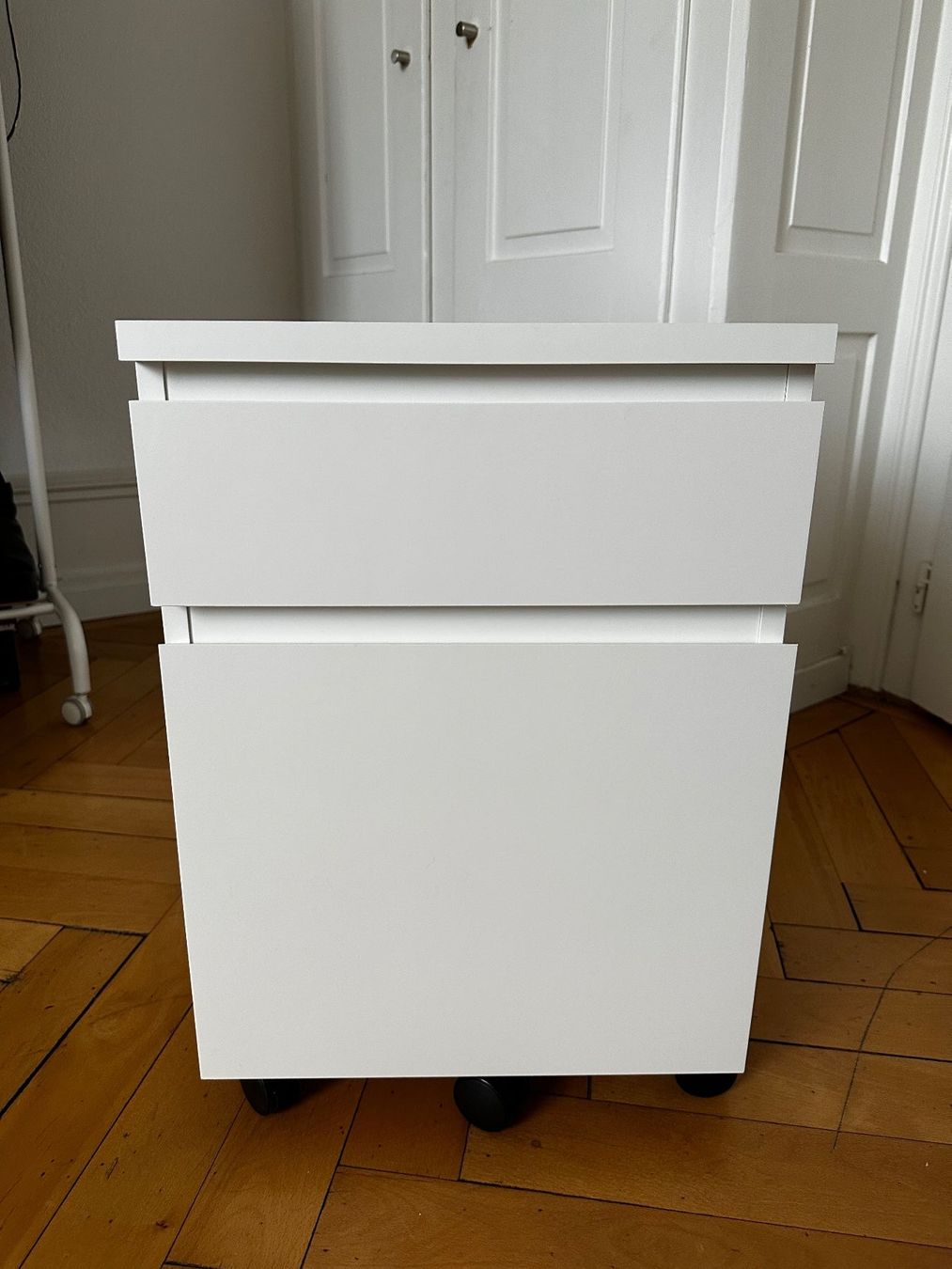 Ikea Kommoden: IKEA Malm Kommode mit 2 Schubladen und Rollen – Gebraucht aus Zürich von and_89pv 1