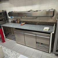 Tisch Metallbeine mit Granitabdeckung 243 cm