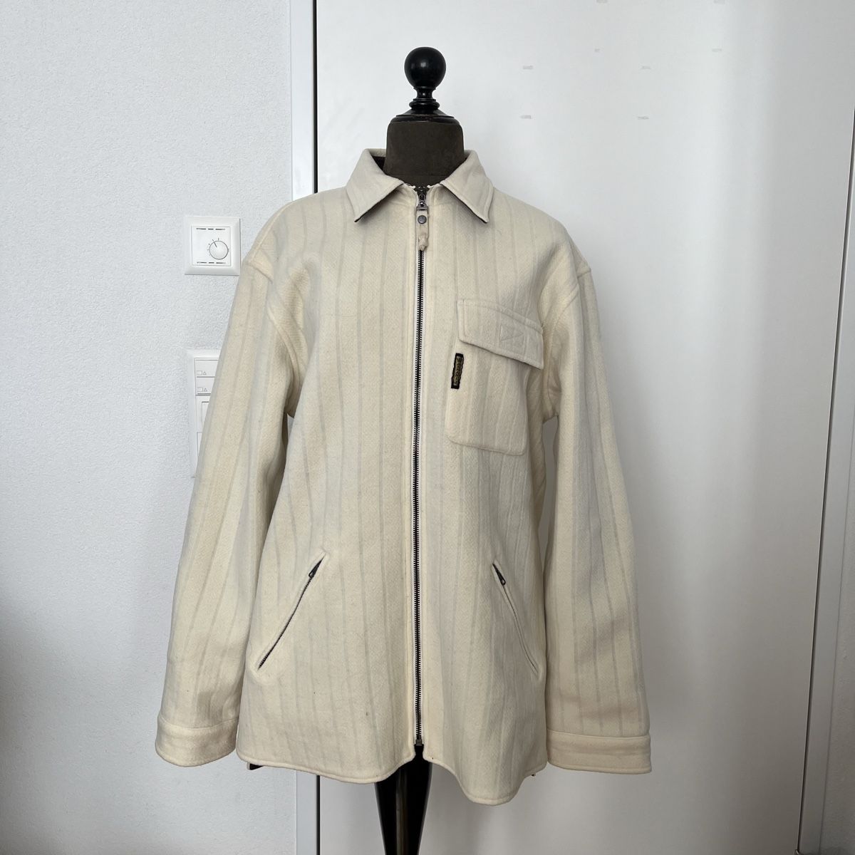 Armani Jacken: Armani Jacket – Neu (gemäss Beschreibung) aus Zug von saskia-chiara