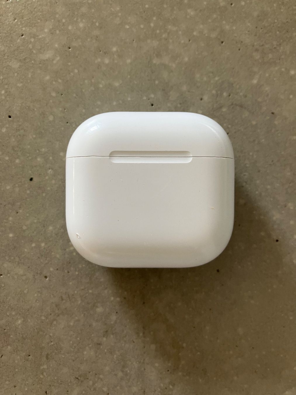 Apple Casques audio: APPLE AIRPODS 4 CASE – D'occasion à Lausanne par mr.v 1