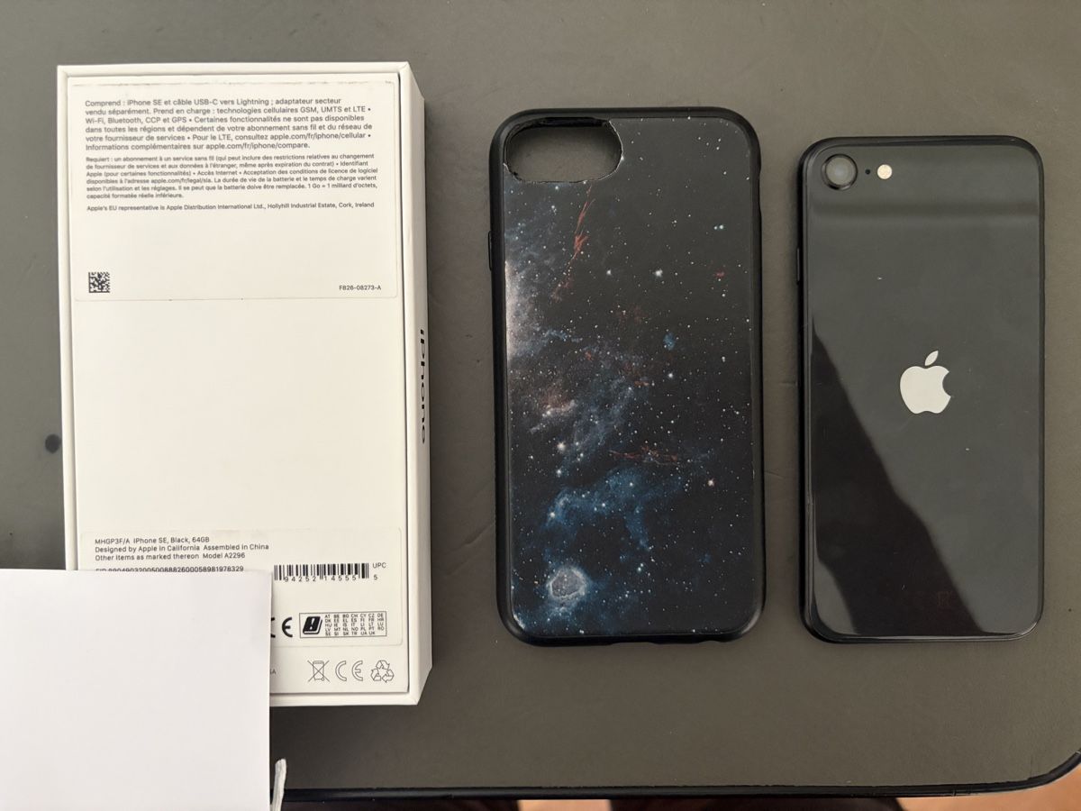 Apple Portables: iPhone SE black 64GB model A2296 – D'occasion à Bern par 18kara 1