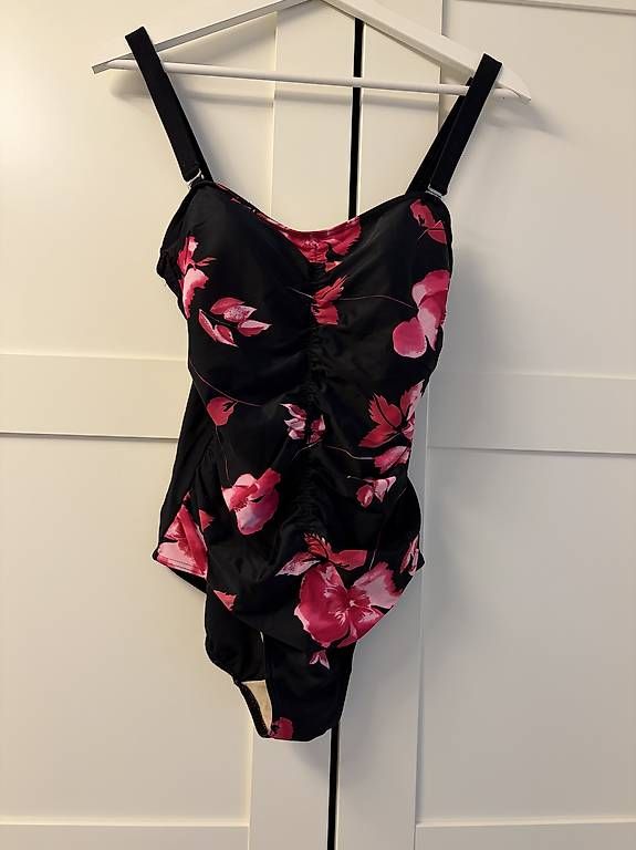 Costumi da bagno & Bikini: Badeanzug schwarz/rosa Gr 42 – Usato da Sevelen venduto da Ch_2026_1