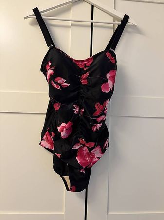 Badeanzug schwarz/rosa Gr 42