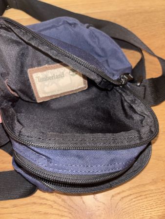 Umhängetasche Timberland dunkelblau mit Logo guter Zustand
