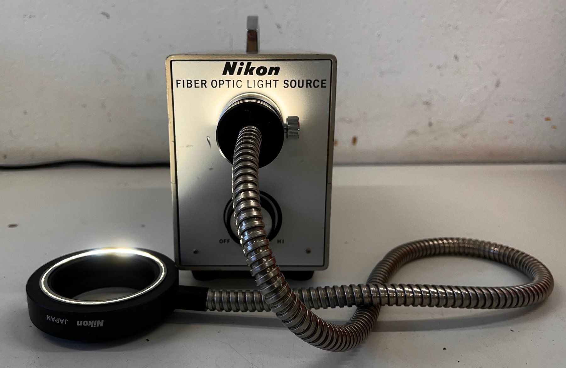 Accessori da laboratorio: Nikon Fiber Optic Light Source – Usato da Niederdorf venduto da LeptonAG_Labor 2