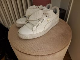 Weisse Puma Basket mit breiten Schnürsenkeln, Gr. 37