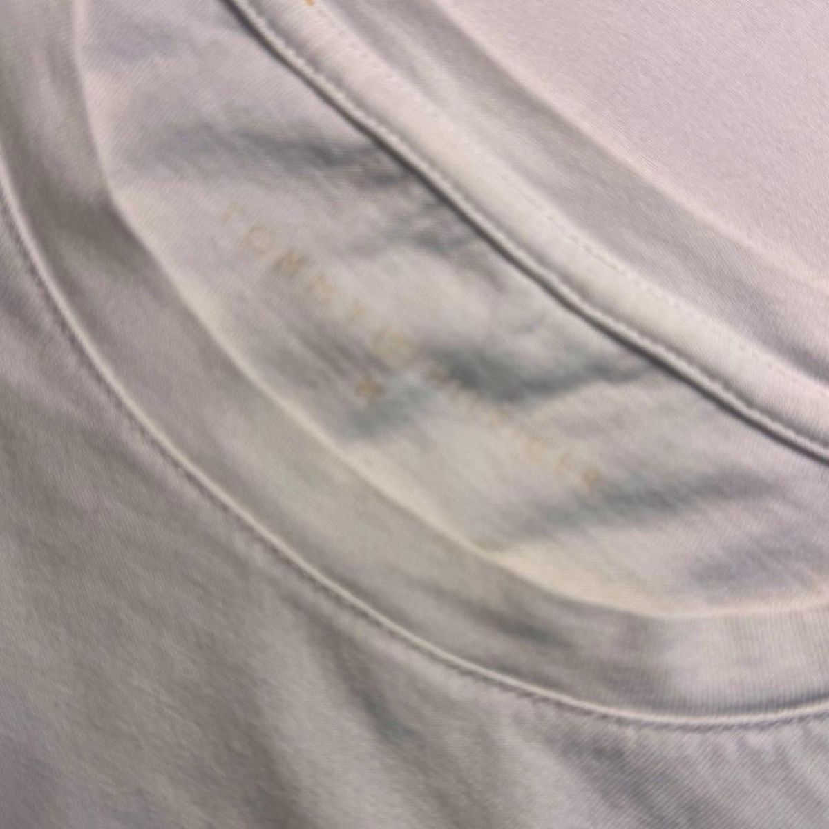 Tommy Hilfiger T-shirt: Tommy Hilfiger Essential White Tee - Clean Girl Basic 🤍 – Usato da Caviano venduto da reselleo21 4