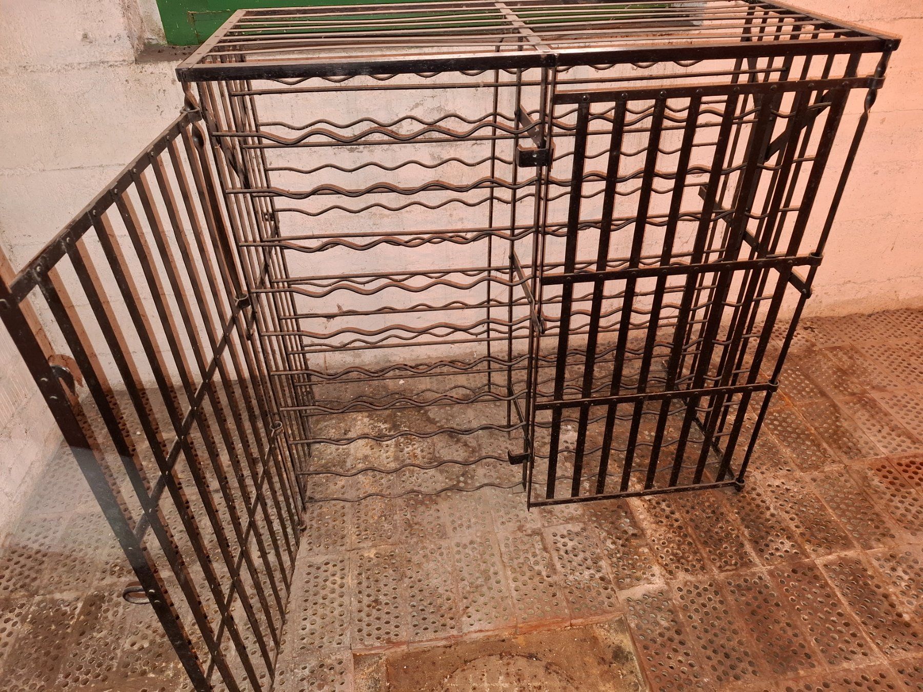 Scaffali: geschmiedetes Weingestell (200 Fl.) – Usato da Jeuss venduto da quality61