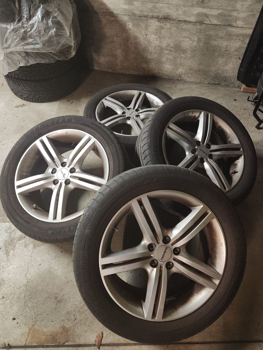Cerchioni: SUBARU Legacy komplett Räder 17" – Usato da Utzigen venduto da DRAGONY23