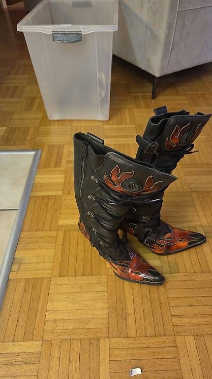 Damenschuhe: Gothic Bikerstiefel – Gebraucht aus Frenkendorf von ann_cvc5 1