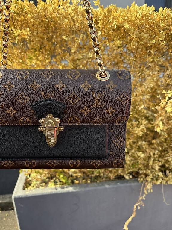 Taschen für Damen: Louis Vuitton Victoire  – Gebraucht aus Unterägeri von mar_96hk 1