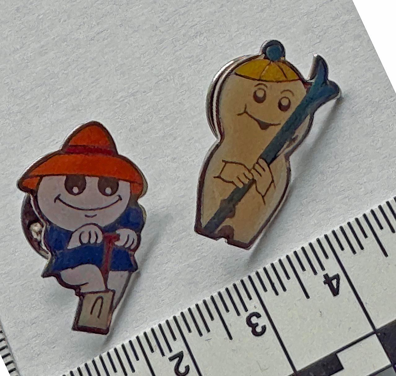 Maga Placchette & Badge: 2 Pin - Bio Maga von Steinfels – Usato da Zürich venduto da Policepatch