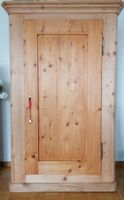 Wunderschöner Schrank aus massivem Holz zu verkaufen!