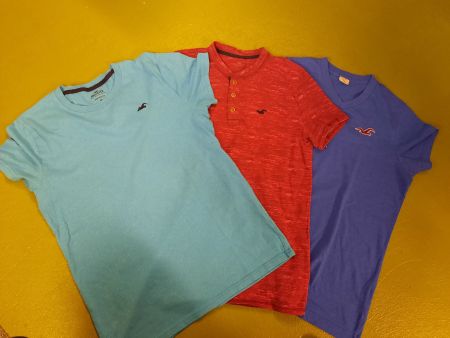 3 Hollister T'shirts