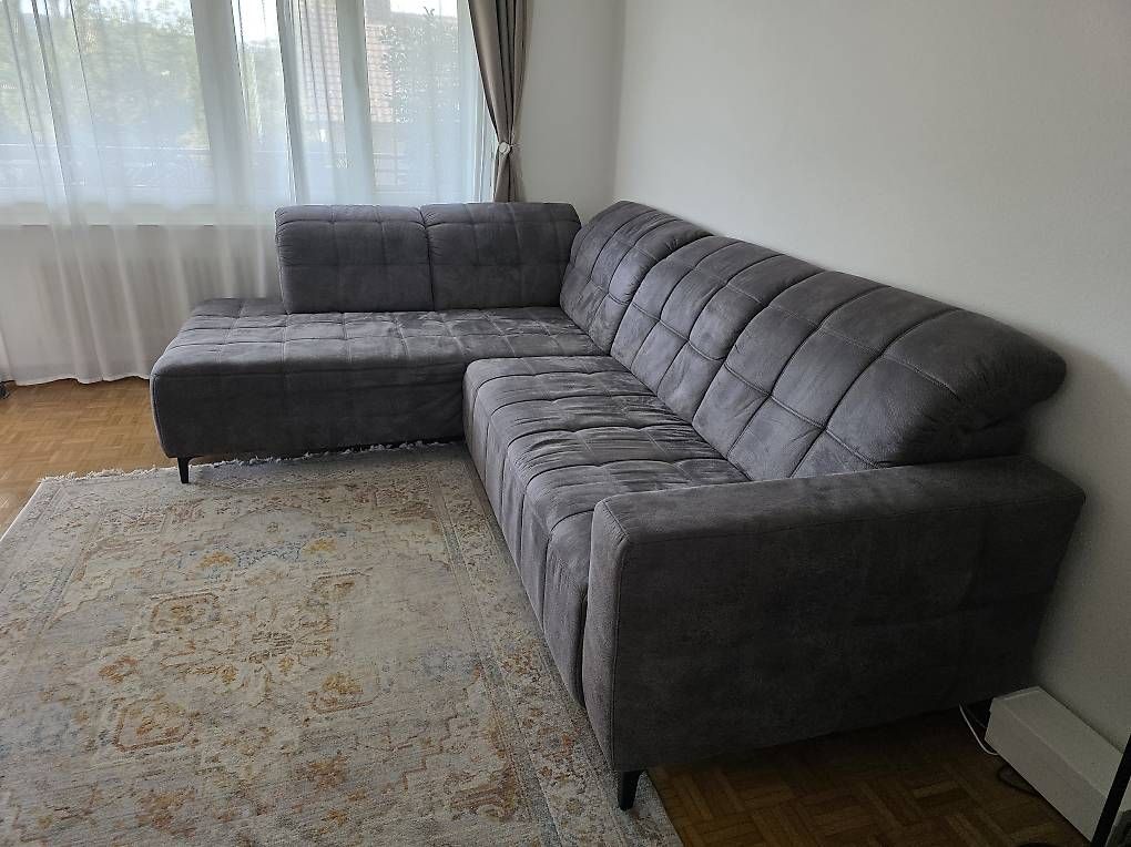 Sofas: Gratis Grosse Eckcouch dunkelgrau guter Zustand  – D'occasion à Dübendorf par pbo_q2jl 2
