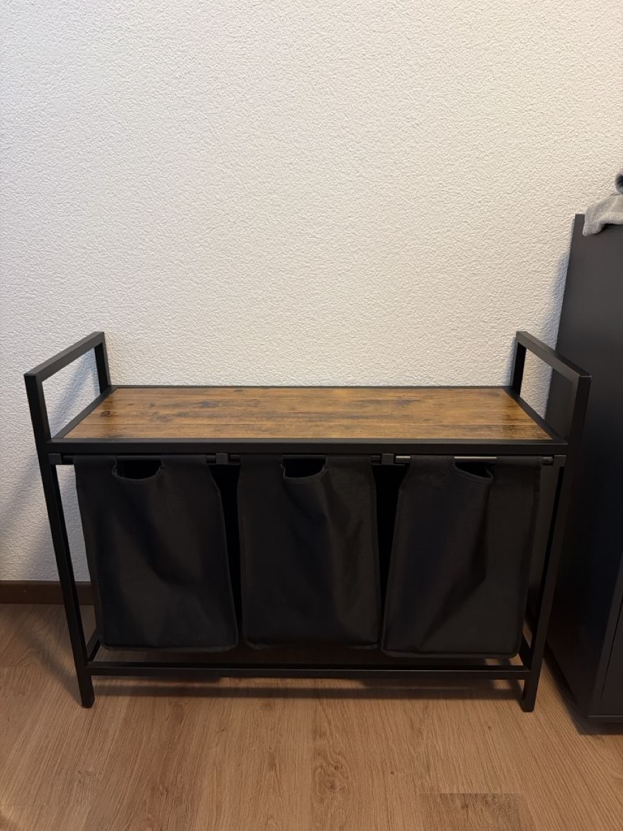 Wäschekörbe: Wäschekorb mit 3 Fächern Holzoptik Metallgestell  – Neu (gemäss Beschreibung) aus Andwil SG von mrs_h99
