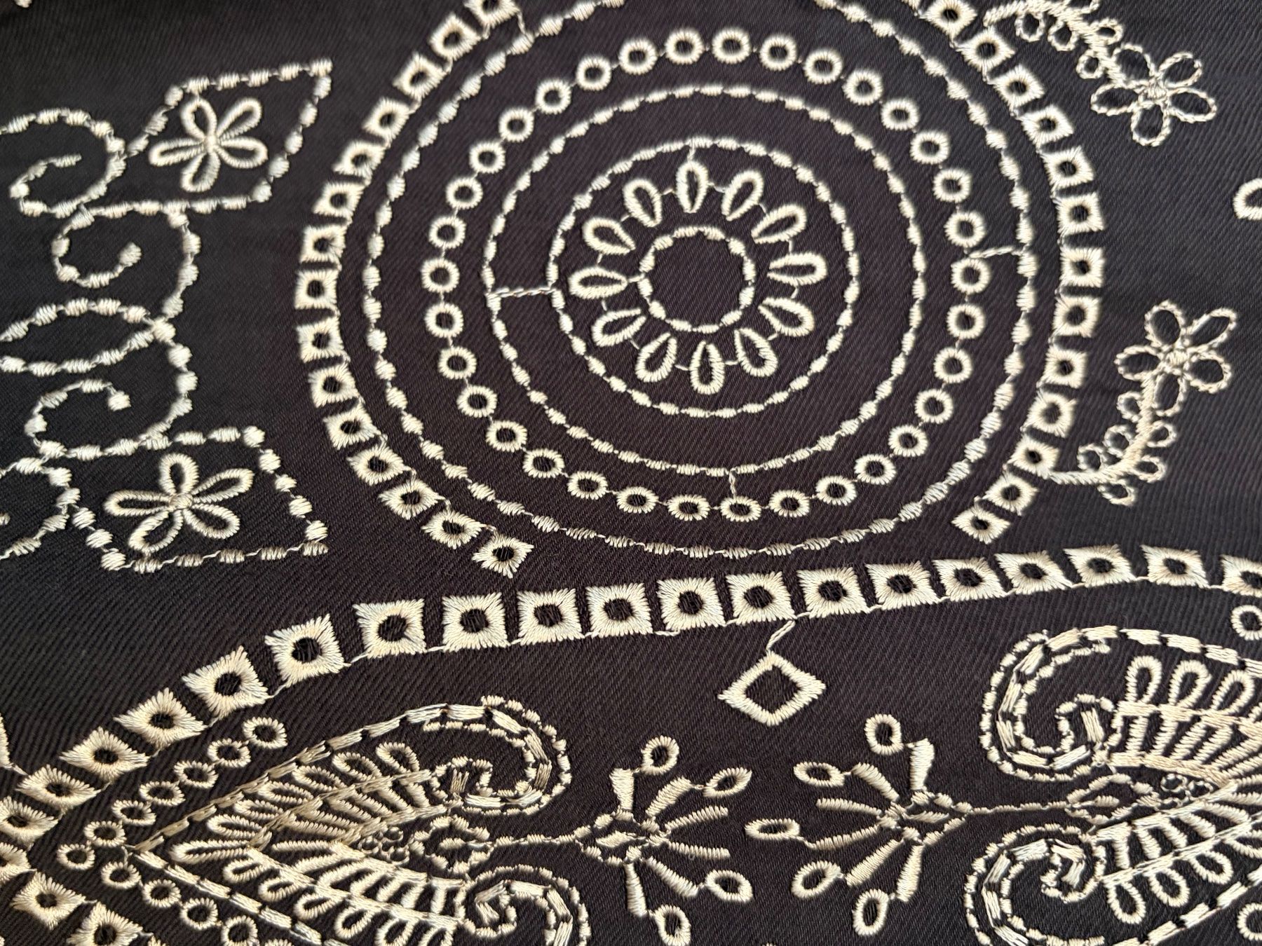 Odd Molly Pantaloni: Odd molly bestickte Hose Taille 3 – Usato da Meilen venduto da Sura18 1