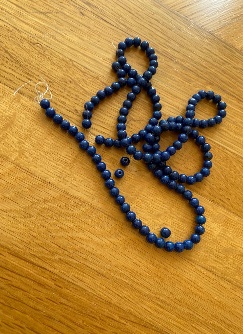 Perles (synthétiques): Blaue Perlen Kette – D'occasion à Dottikon par 6571 3