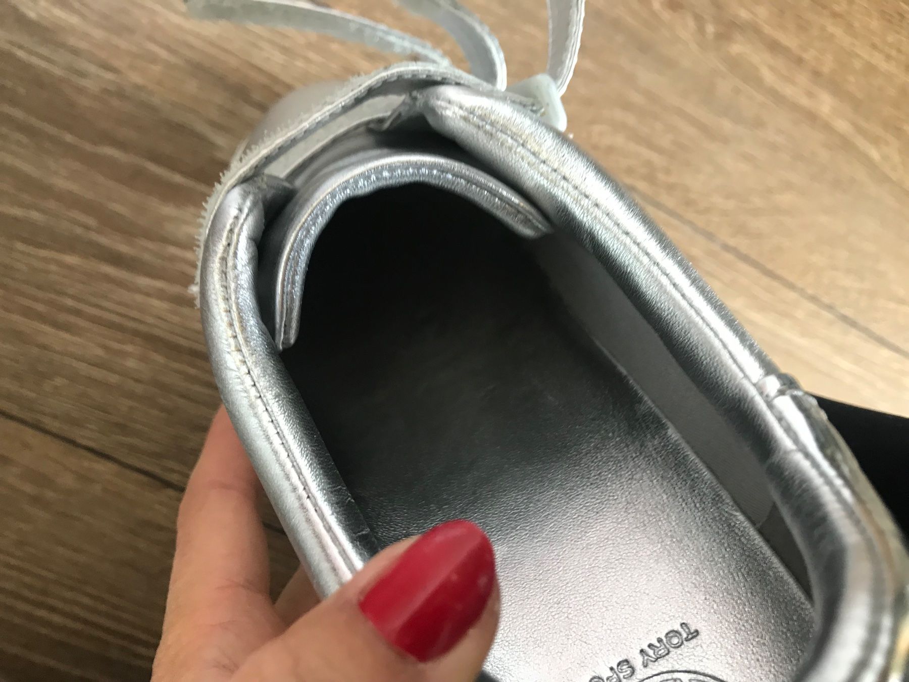 Scarpe da donna: Baskets Tory Burch argentées comme neuves, taille 40 – Nuovo (secondo la descrizione) da Grimisuat venduto da eliseba88 3