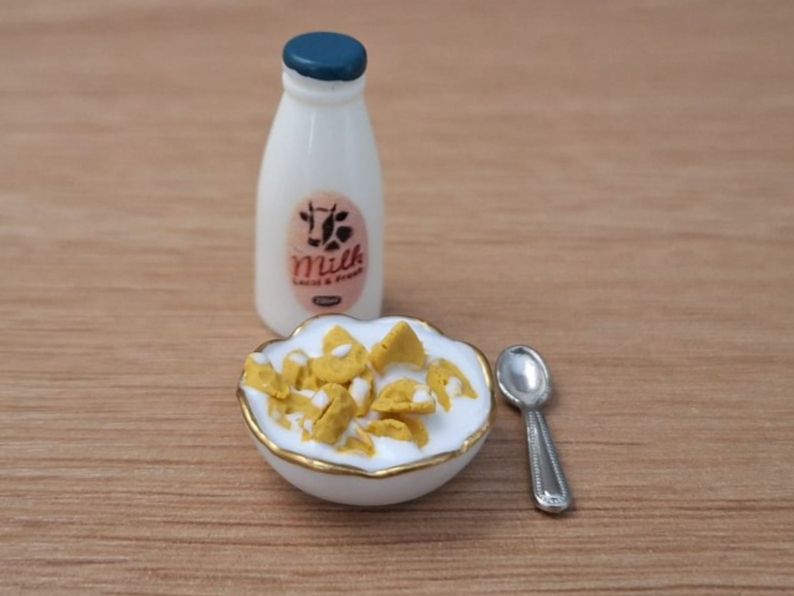 Case e mobili per bambole: Puppenhaus Cornflakes Schale mit Milch – Nuovo (secondo la descrizione) da Zürich venduto da HandmadeTinyFood 2