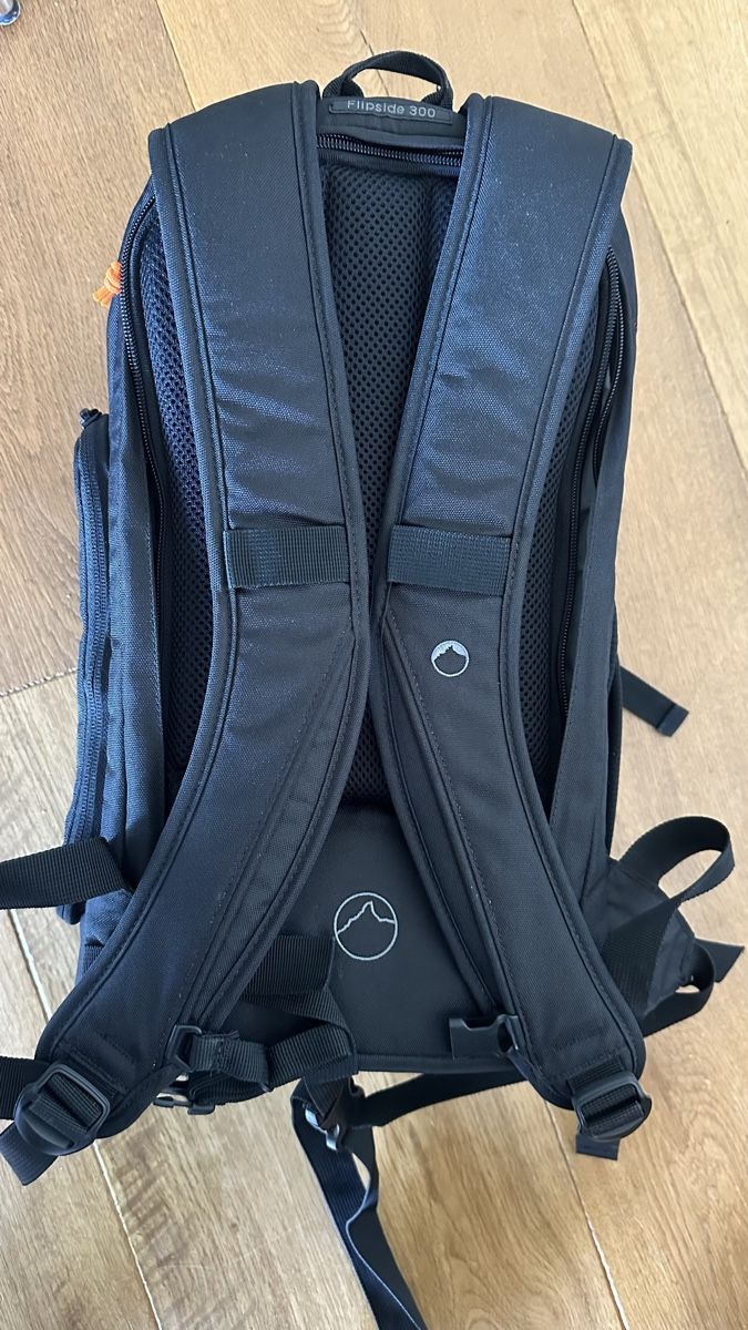 Lowepro Zaini: Lowepro Flipside 300 camera backpack black used – Nuovo (secondo la descrizione) da Triesenberg venduto da mel_d8gv 1