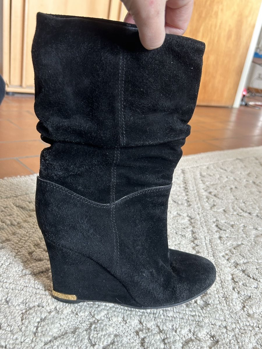 Louis Vuitton Scarpe da donna: Bottes Louis Vuitton cuir-daim noir taille 37 – Usato da Auvernier venduto da Arocc
