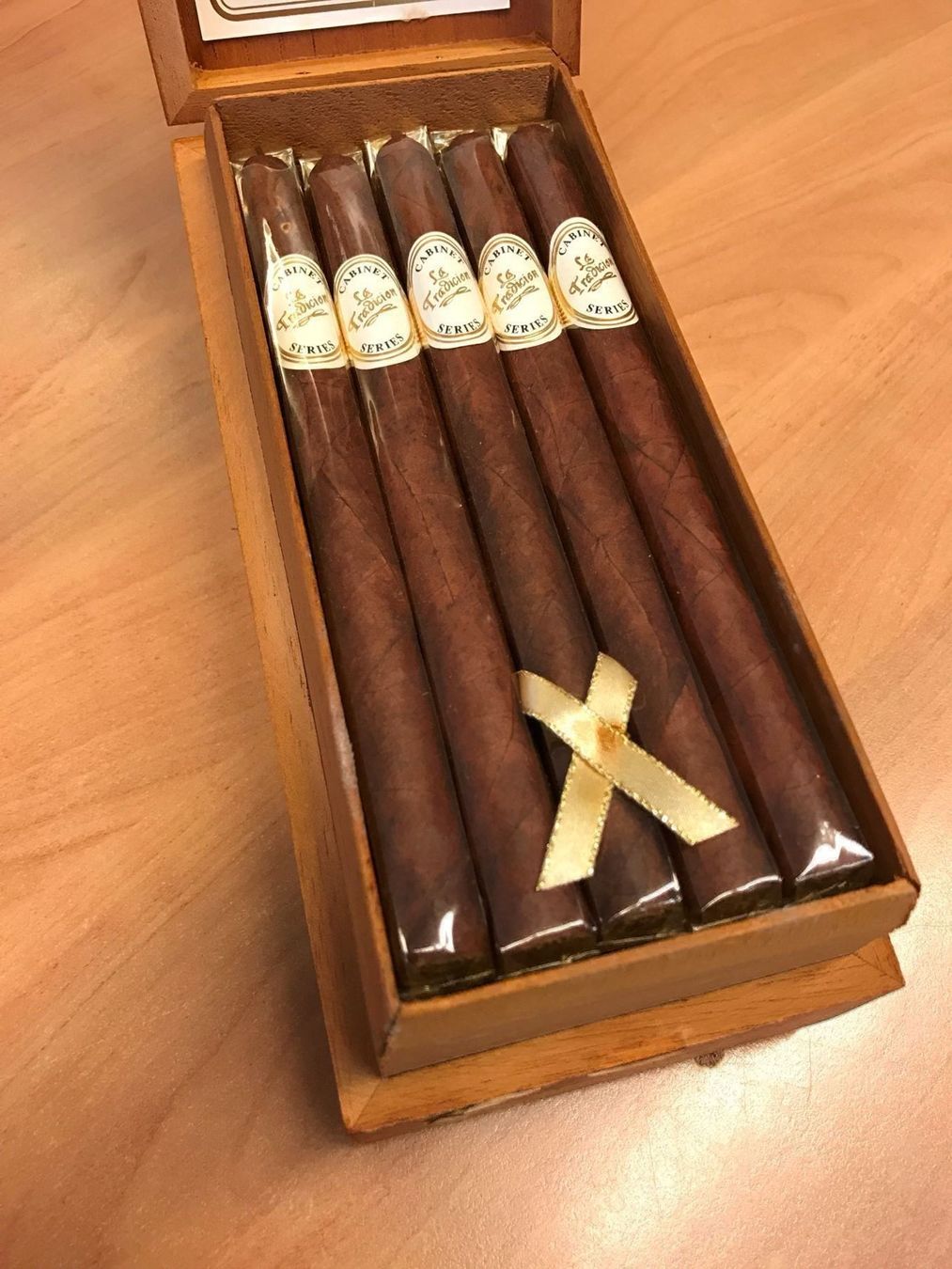 Sigari: LA TRADICION CABINET LANCERO – Nuovo (secondo la descrizione) da Walchwil venduto da smokies