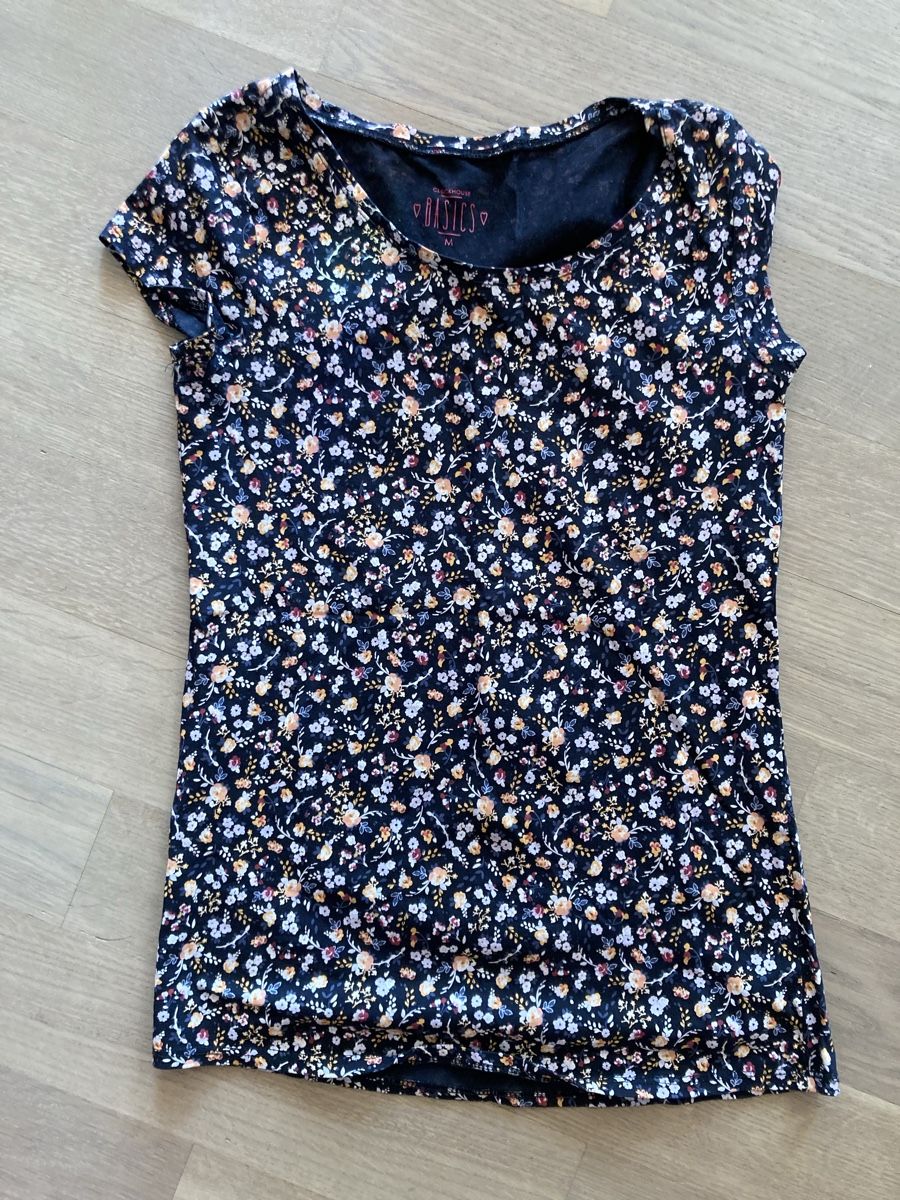 T-Shirts: T-Shirts passen bei Grösse S – Gebraucht aus Gutenswil von Miania04 2