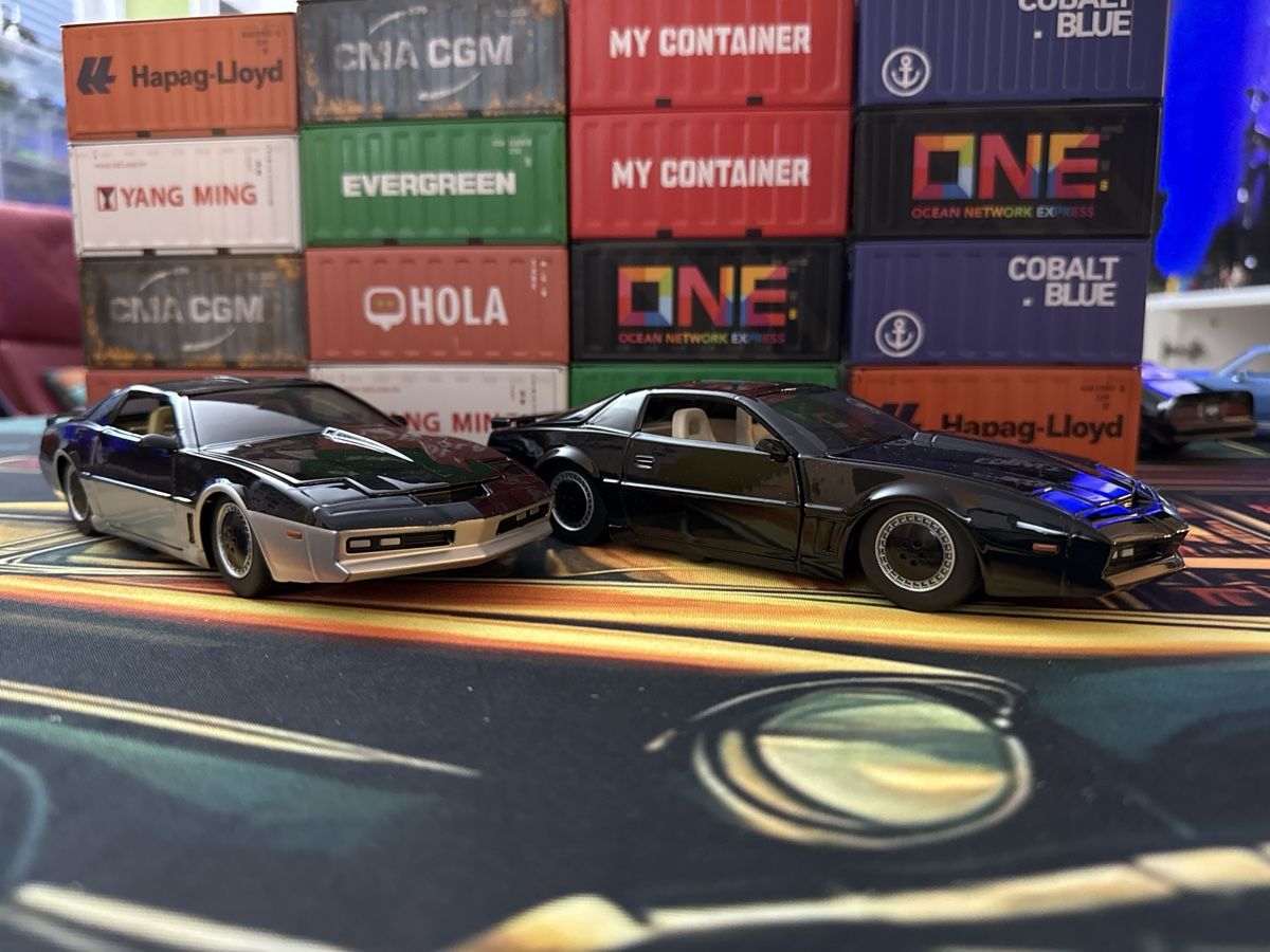 Pontiac Modellini d'auto: Knight Rider KITT  & KARR mit Licht – Nuovo (secondo la descrizione) da Basel venduto da Zomeg