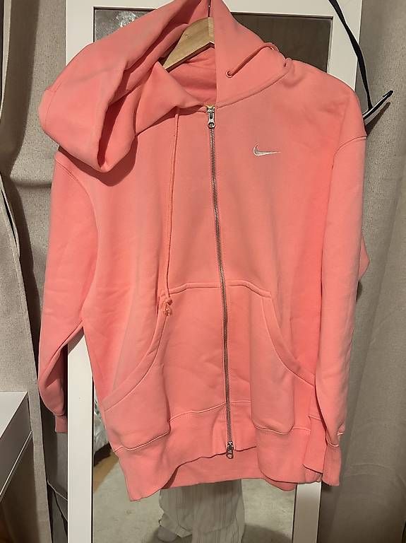 Kleiderpakete: Training Nike – Gebraucht aus Lully VD von Nicosie 1