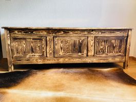 Schönes Sideboard aus Fichte geflammt