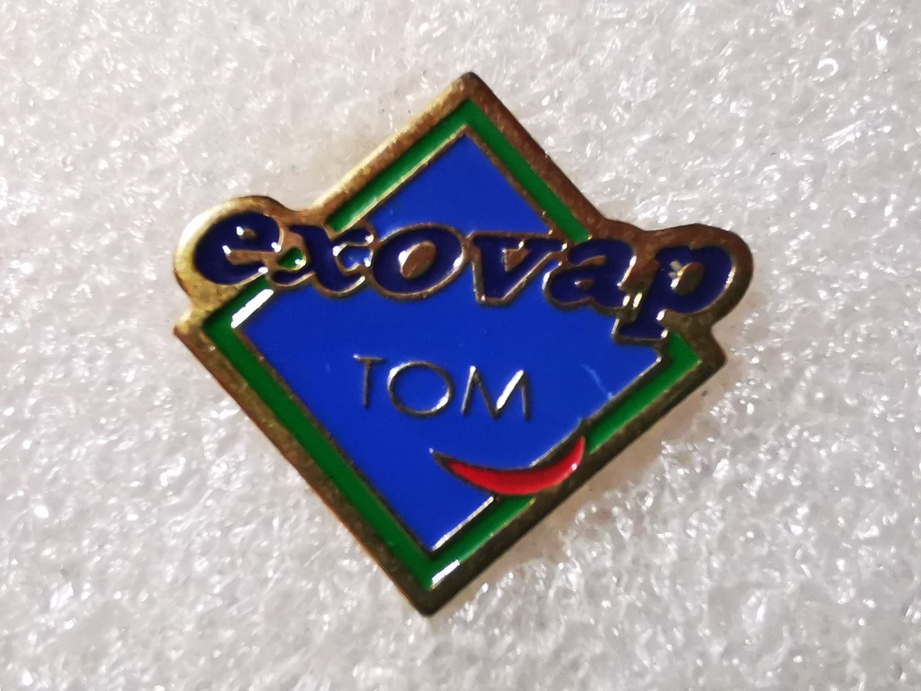 Plaketten & Abzeichen: Ansteckpin 15: exovap Tom – Gebraucht aus Oppligen von Pin-Fall-Shop