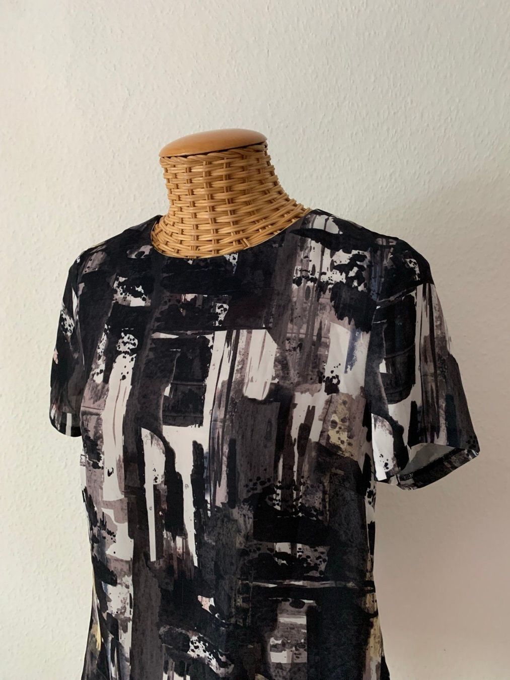H&M T-Shirts: Luftiges gemustertes Oberteil – Gebraucht aus Zürich von Diazaio 1