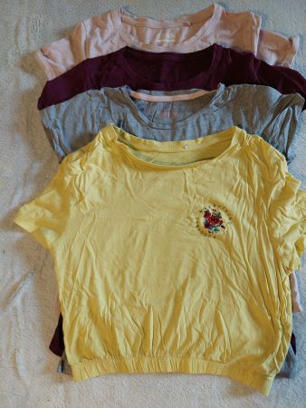 4 Damen T-Shirts