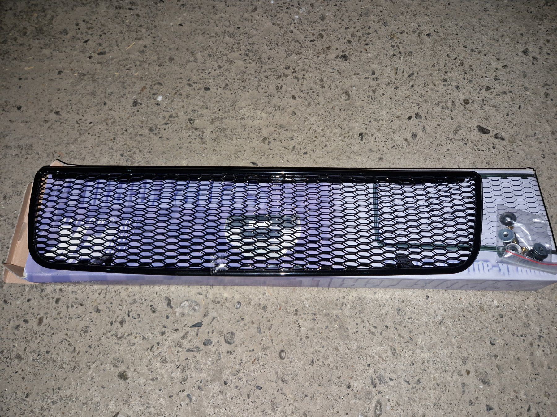 Opel Tutti pezzi di ricambio auto: Kühlergrill Opel Vectra A – Nuovo e nell'imballaggio originale da Dottikon venduto da zepterAG 1