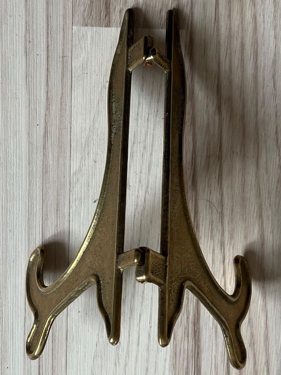 Autres décorations & accessoires: Antiker und spezieller MESSING-TELLER-/BILDER-STÄNDER – D'occasion à Islikon par sav_m8xk 1