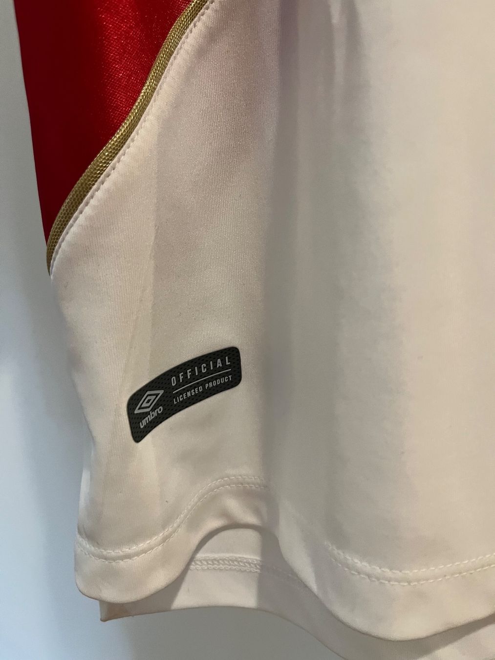 Umbro Canottiere & Pantaloni: 2018  Peru Home Shirt – Usato da Bern venduto da BigBeat 3