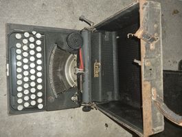 Machine à écrire Erika avec mallette, ancienne, à restaurer