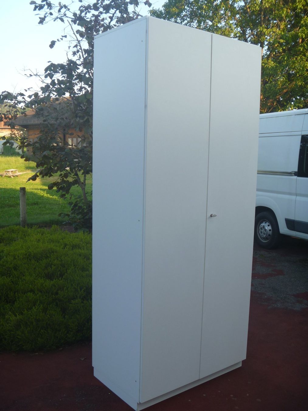 Armadi: 2 türiger Schrank Höhe: 239,4cm – Usato da Rüti ZH venduto da baumchen 1