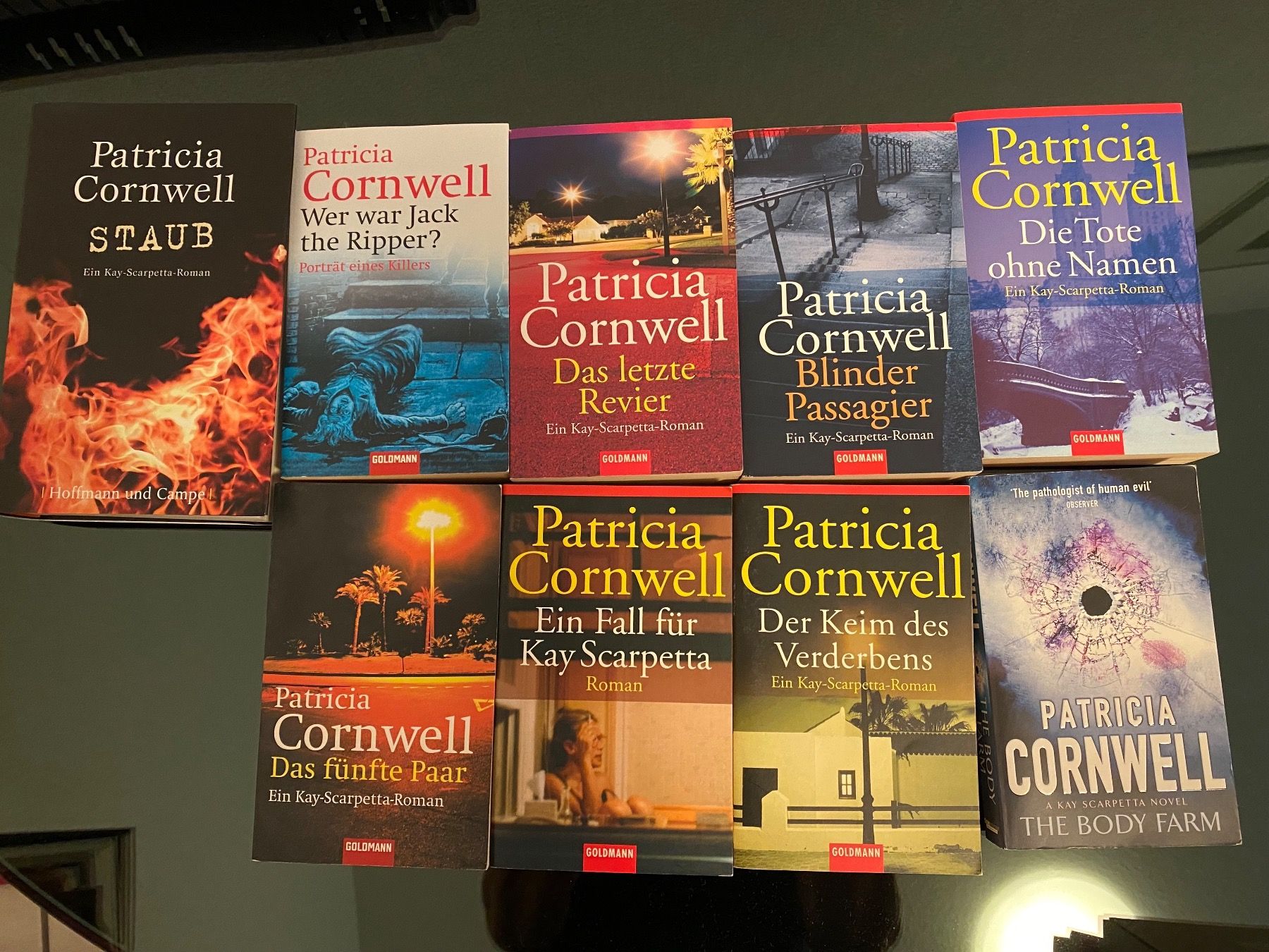 Libri: Partricia Cornwell 9 Bücher LP ca 200.- – Nuovo (secondo la descrizione) da Buchs-ZH venduto da Birikina