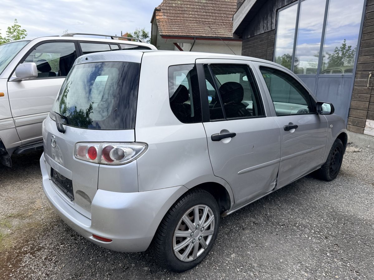 Mazda Automobili: Mazda 2 1.4 Benzin mit klima jg2005 132000km  – Usato da Bern venduto da Kamjan 3