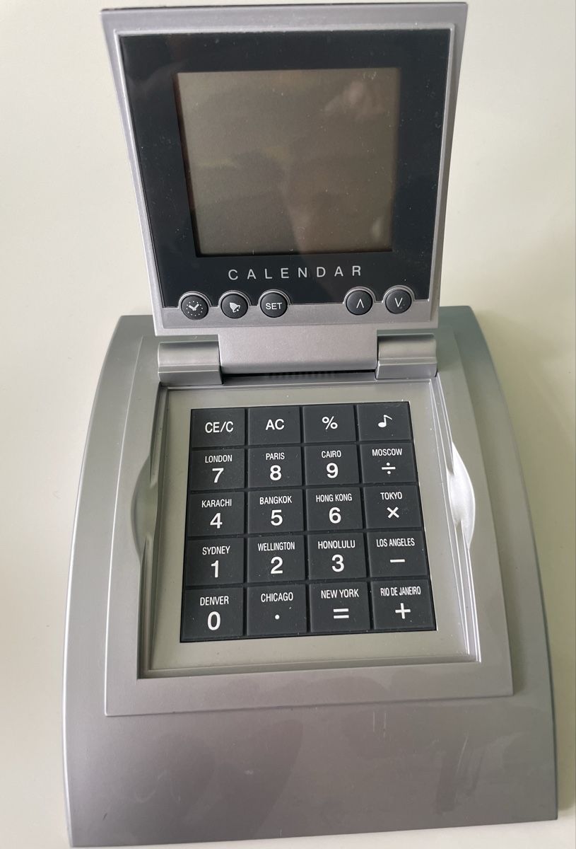 Calcolatrici tascabili: Digitaler Tischrechner mit Kalender!Top! – Nuovo (secondo la descrizione) da Au ZH venduto da Jaggy4