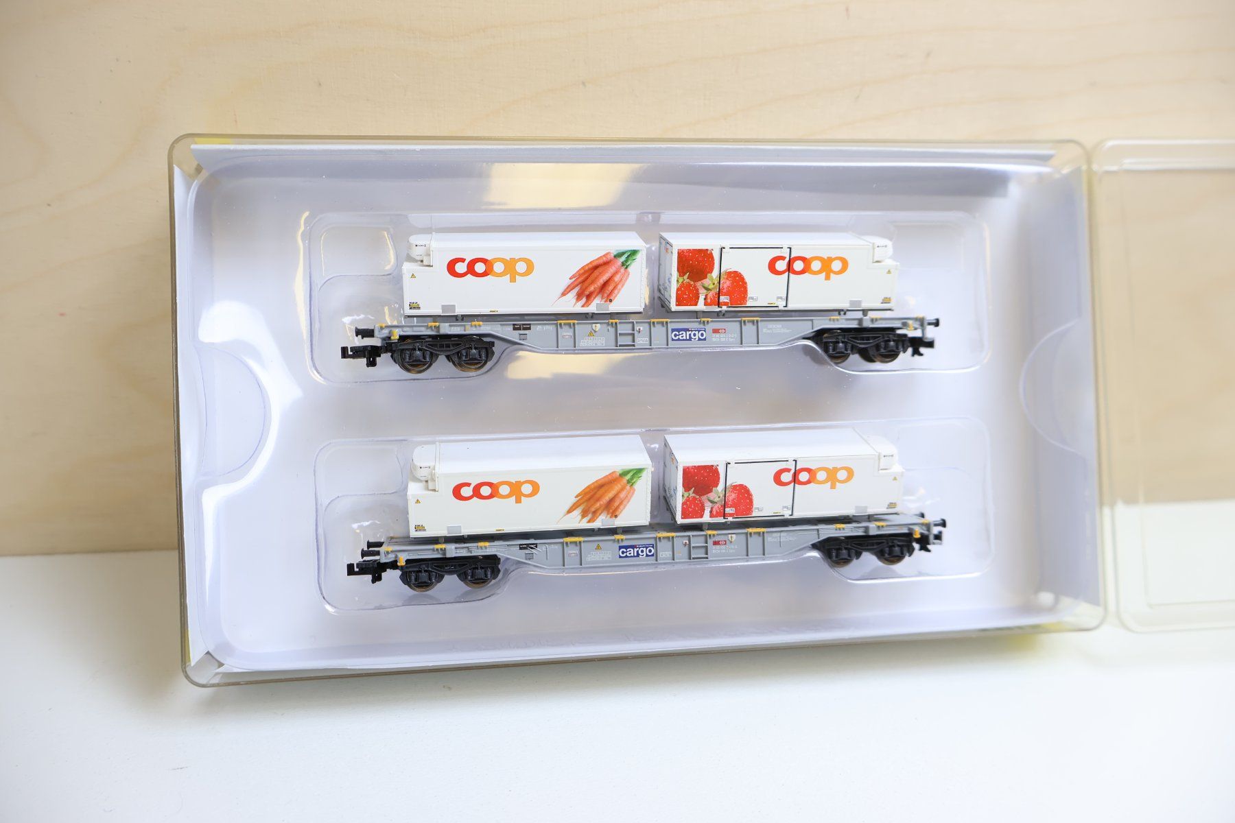 Trix Trains électriques: Minitrix 2 x SBB COOP Containerwagen - Set 11638-02 – D'occasion à Winterthur par Monstera 3