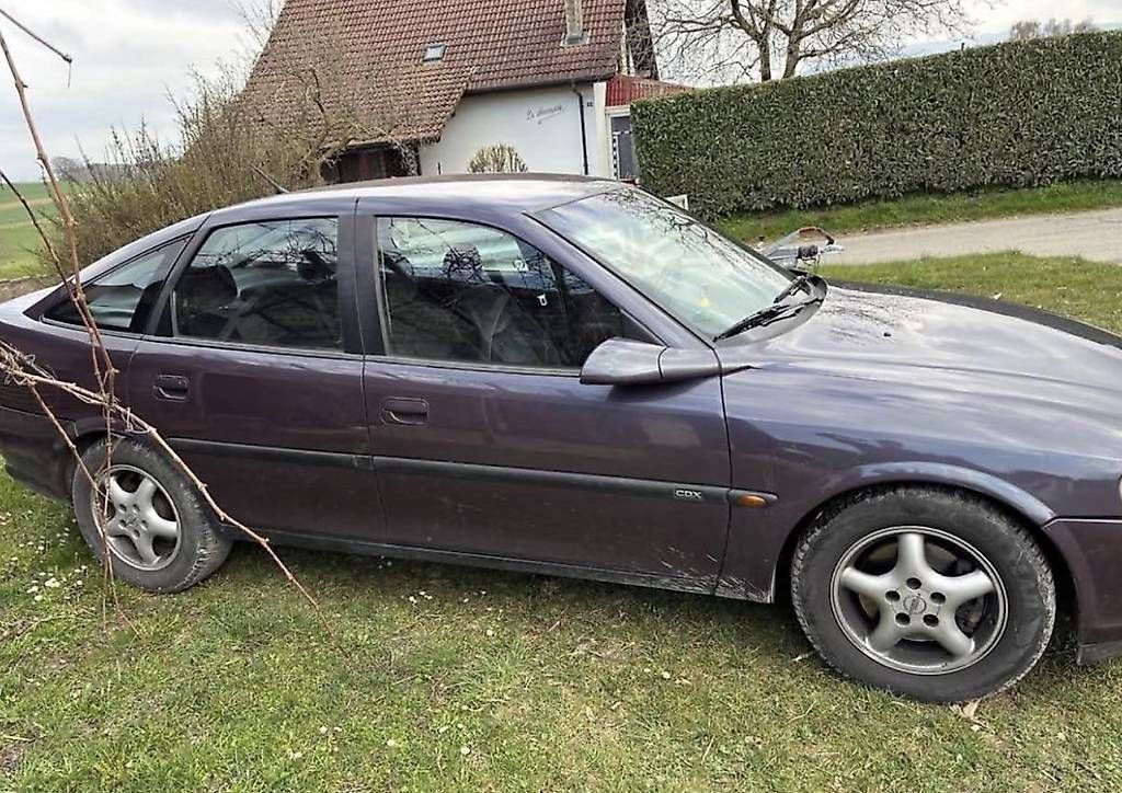 Automobili: Opel Vectra automatique à vendre – Usato da Sion venduto da ALDANUBE 1