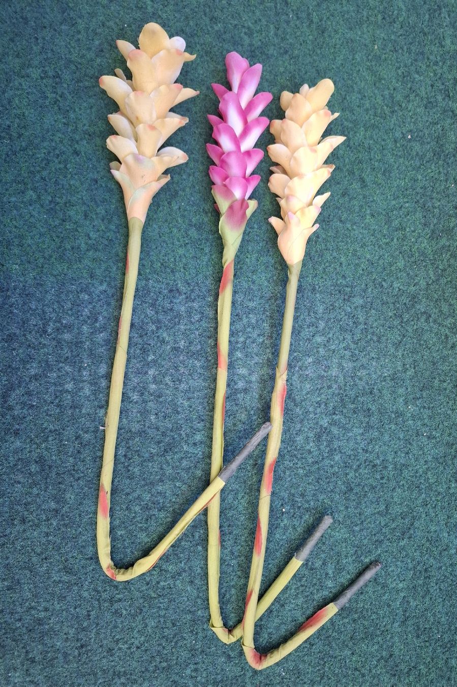 Tutte le decorazioni: 3 x Blumen aus Kunststoff mit Biegedraht – Usato da Dällikon venduto da Shishio