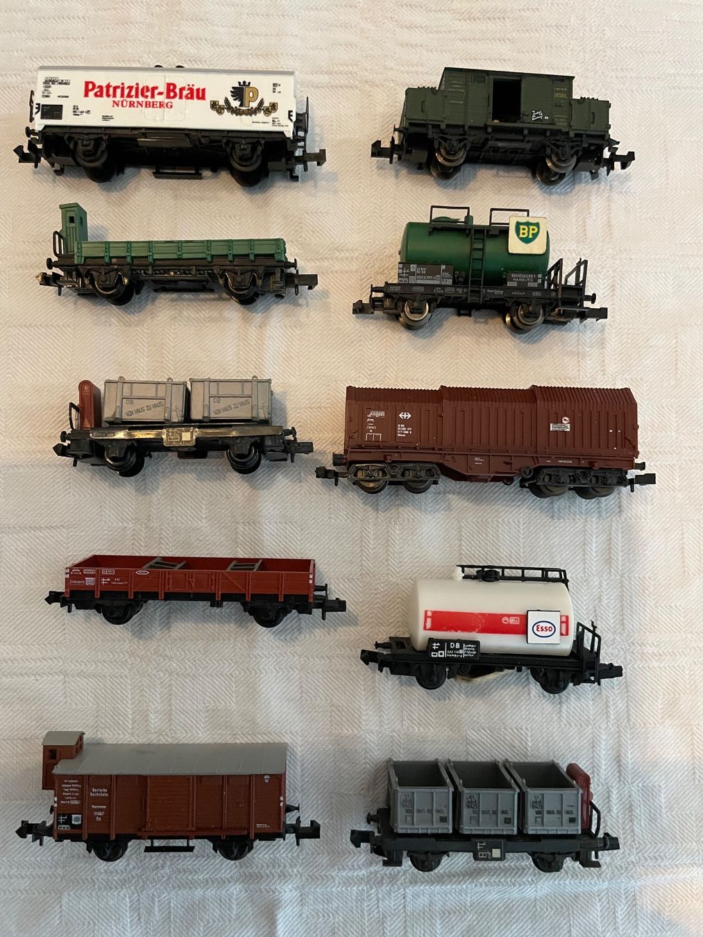 Modellini di ferrovie: 10 Güterwagen Spur N – Usato da Rorschach venduto da Karotten